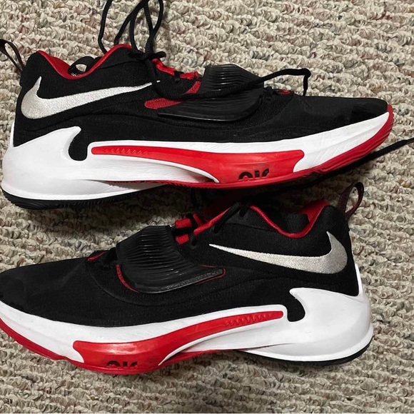 Zoom Freak 3 ‘Bred’ Size:15 - Picture 3 of 7